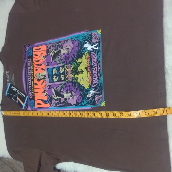 PINK FLOYD Queen Elizabeth Concert Poster Graphic Tee ~ NWT - Picture 10 of 10